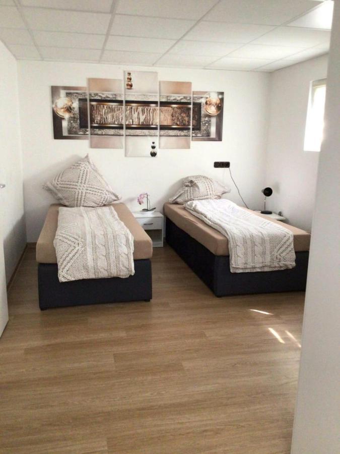 Apartments Rhona III Und IV Neunkirchen City Екстериор снимка